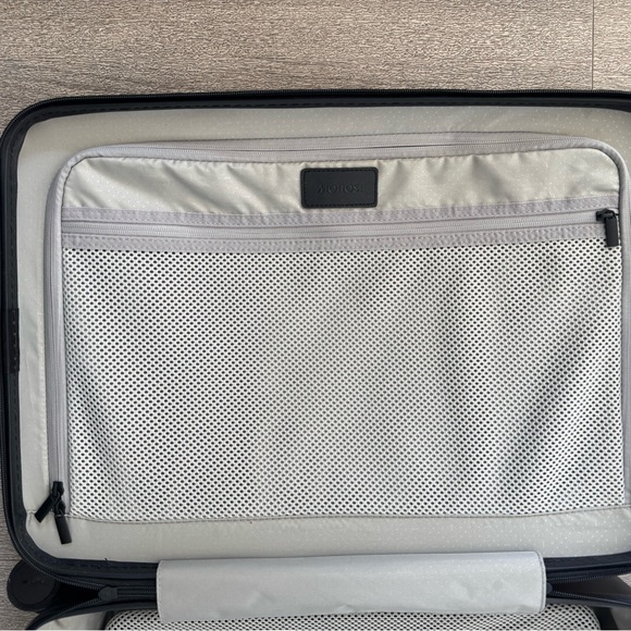 Monos Black 23” Pro Plus Spinner Carry On Luggage - Picture 7 of 11